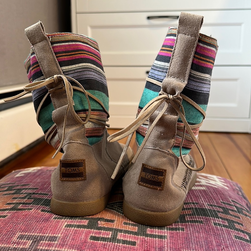 TOMS women’s slip in boots size 6